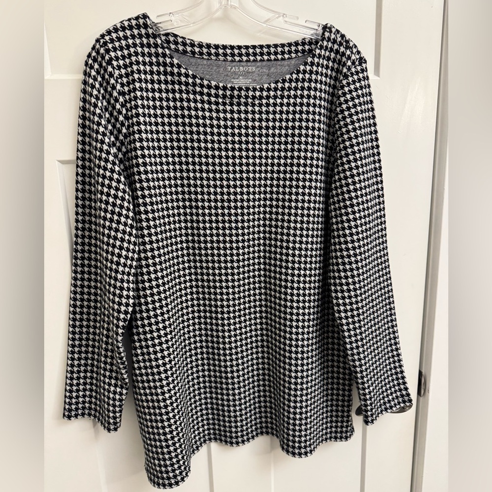 Black and White Talbots XL Houndstooth Long Sleeve Top Side Button Detail